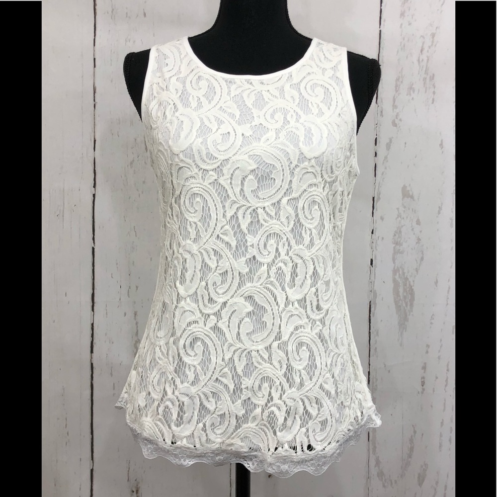 Stunning Adrianna Papell sleeveless lace top